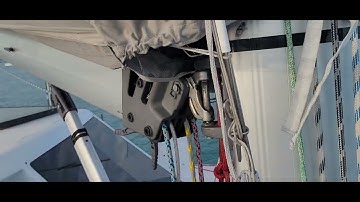 Retracting lazy jacks.