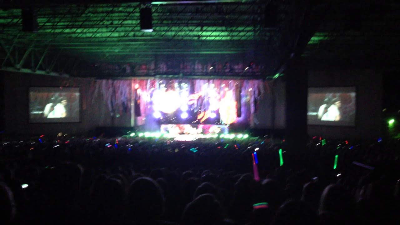 Alive - One Direction (alive 9/27/14) - YouTube