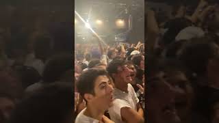 Crowd sings JuiceWRLD - LUCID DREAMS after TheKidLAROl's live at Milan Alcatraz 07/12/2022