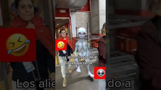 Una foto con Maluma  Alíen 👽😹 #humorlatino #viral #shortvideo #shorts #alien #maluma #ufo #risas