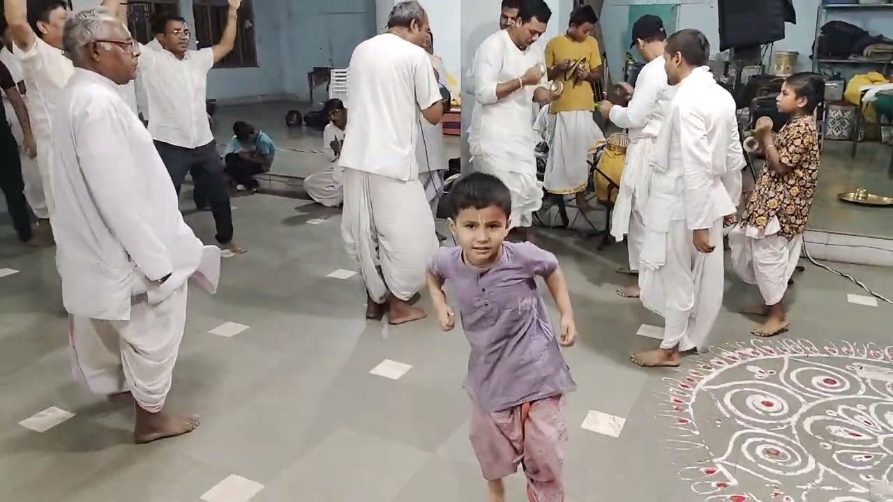 Hare Krishna mahamantra kirtan dance by HG Bhupati Chaitanya Das prabhu