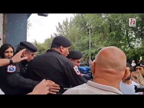 Սև բերետավորը հարձակվեց քաղաքացու վրա