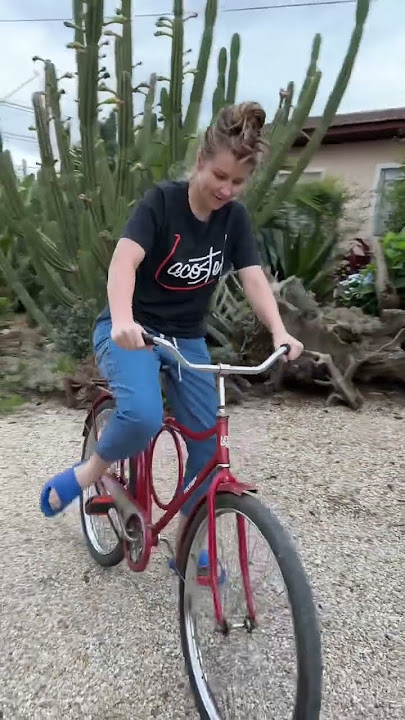 BIA SOCEK ANDA DO DE BICICLETA MON@RK DAQUELAS ANTIGAS, ja andou? Conta ai #shorts