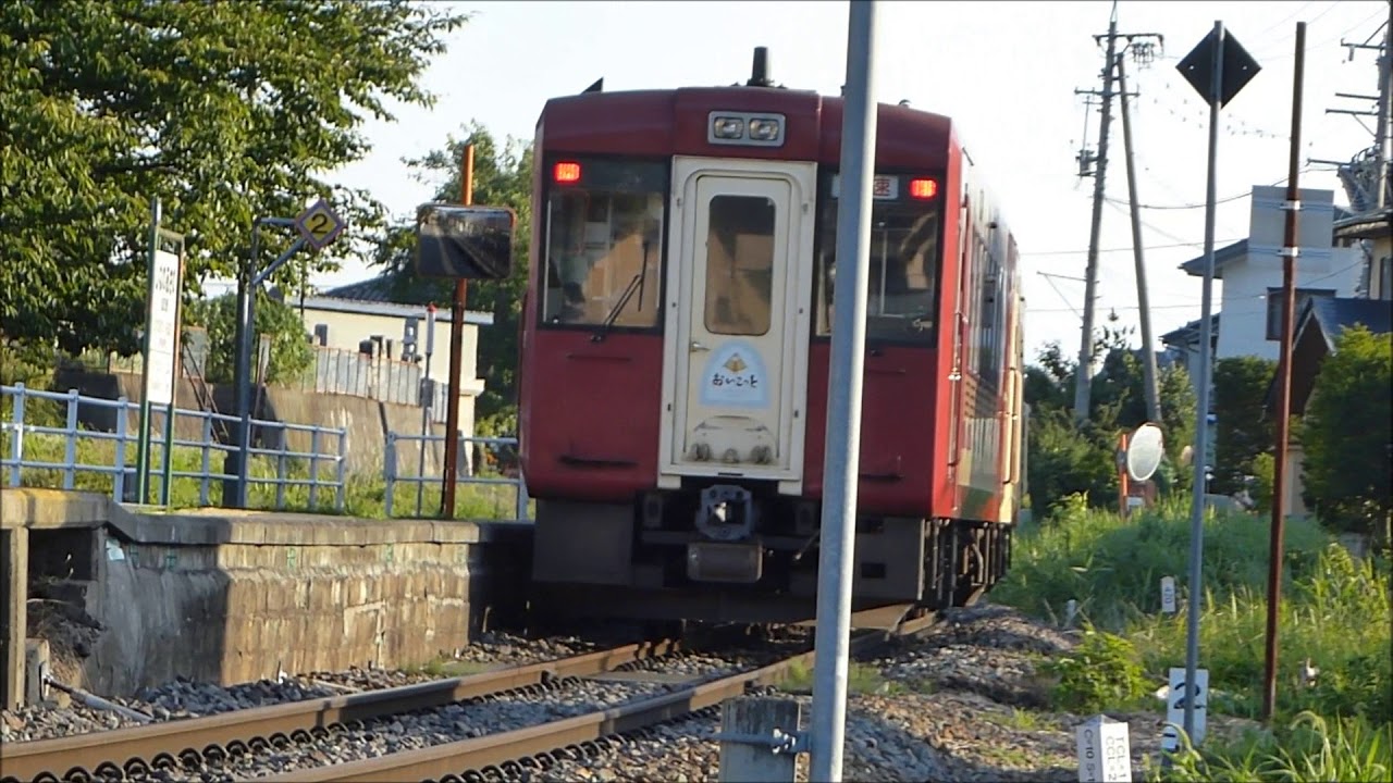 信州浅野駅を通過する飯山線観光列車 おいこっと キハ110系車両 Youtube