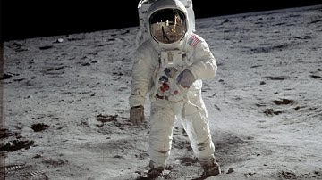 Did You Know One of the Most Famous Images Ever Taken Was Spontaneous? - STEM in 30