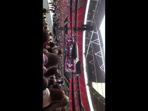 5sos Amnesia live at Wembley stadium 2014