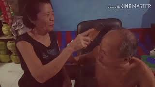 Pasangan lansia menikmati masa tua.