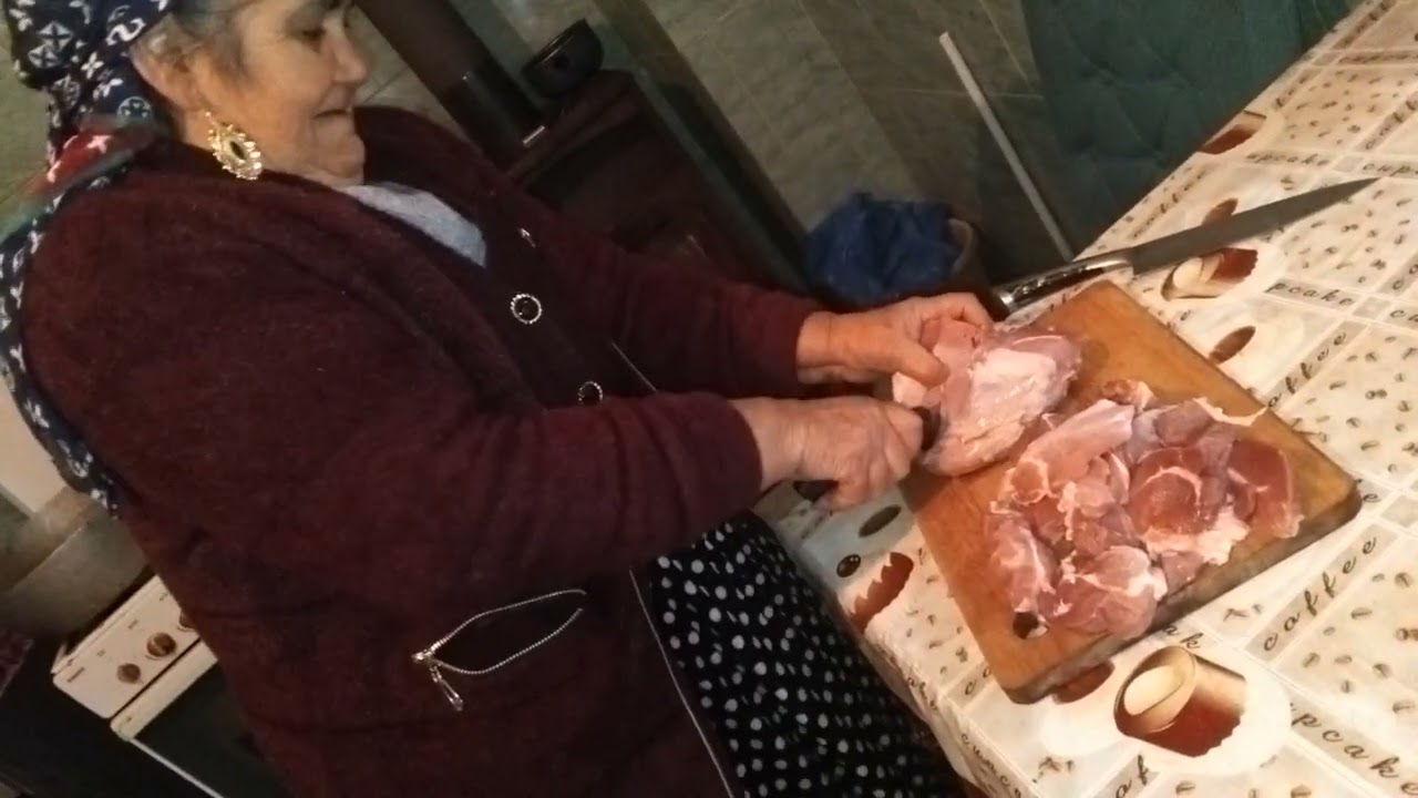 Bunicuța :în Bucătărie ,  cu nurorile ! 