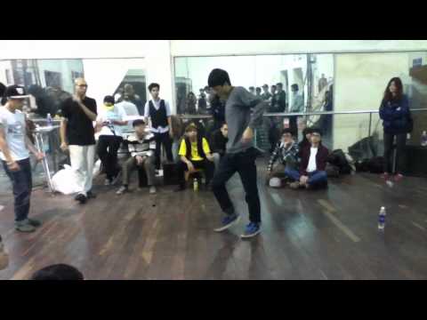 Semi final: Joong vs B-rabit ( omega ) @ one move battle 2012