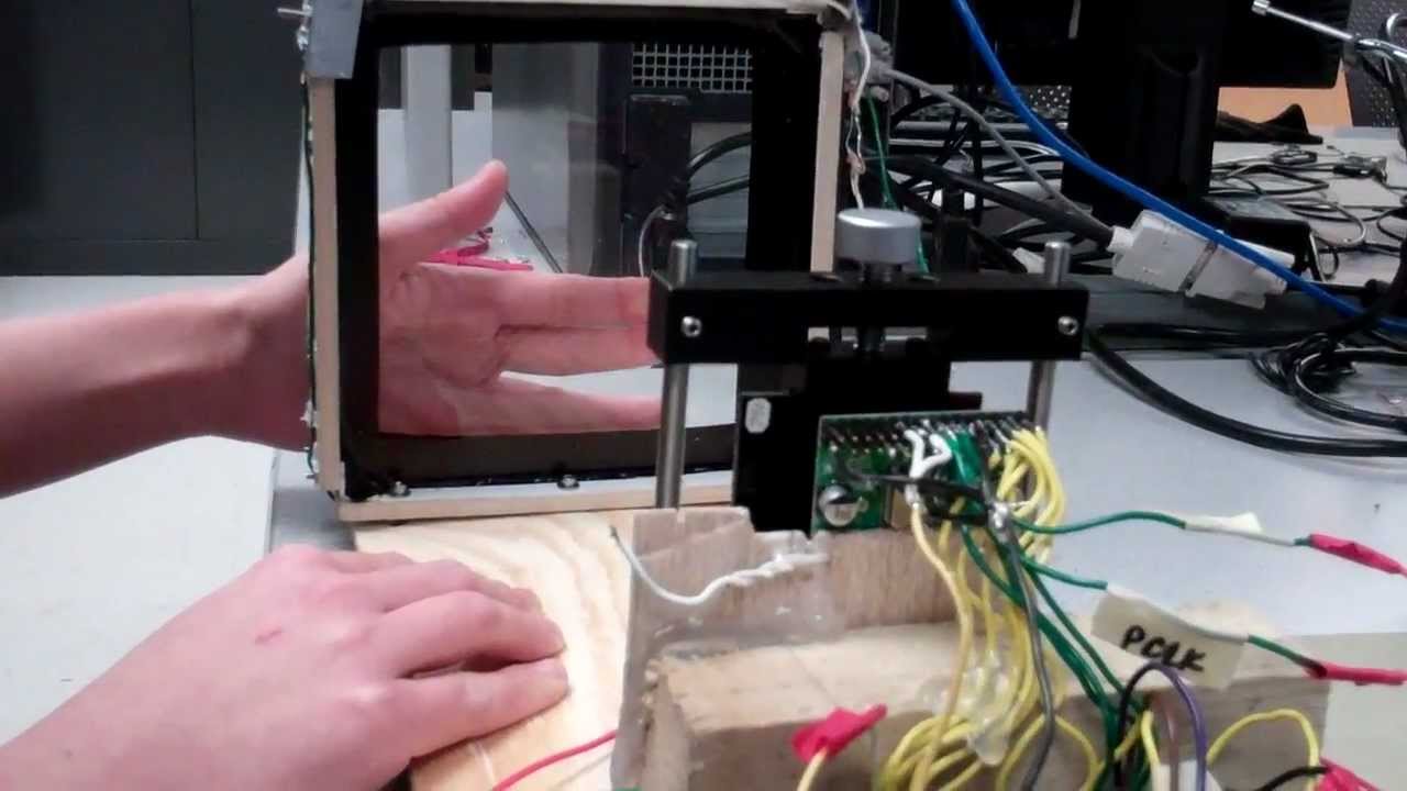 Multitouch interface using total internal reflection