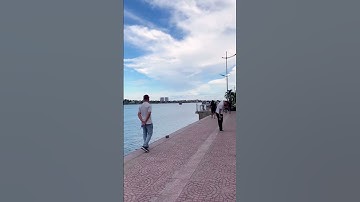 Đi trên bờ sông Nhật lệ // Buổi chiều đẹp trời - thăm quan Quảng trị - tronpiu vlog #shorts