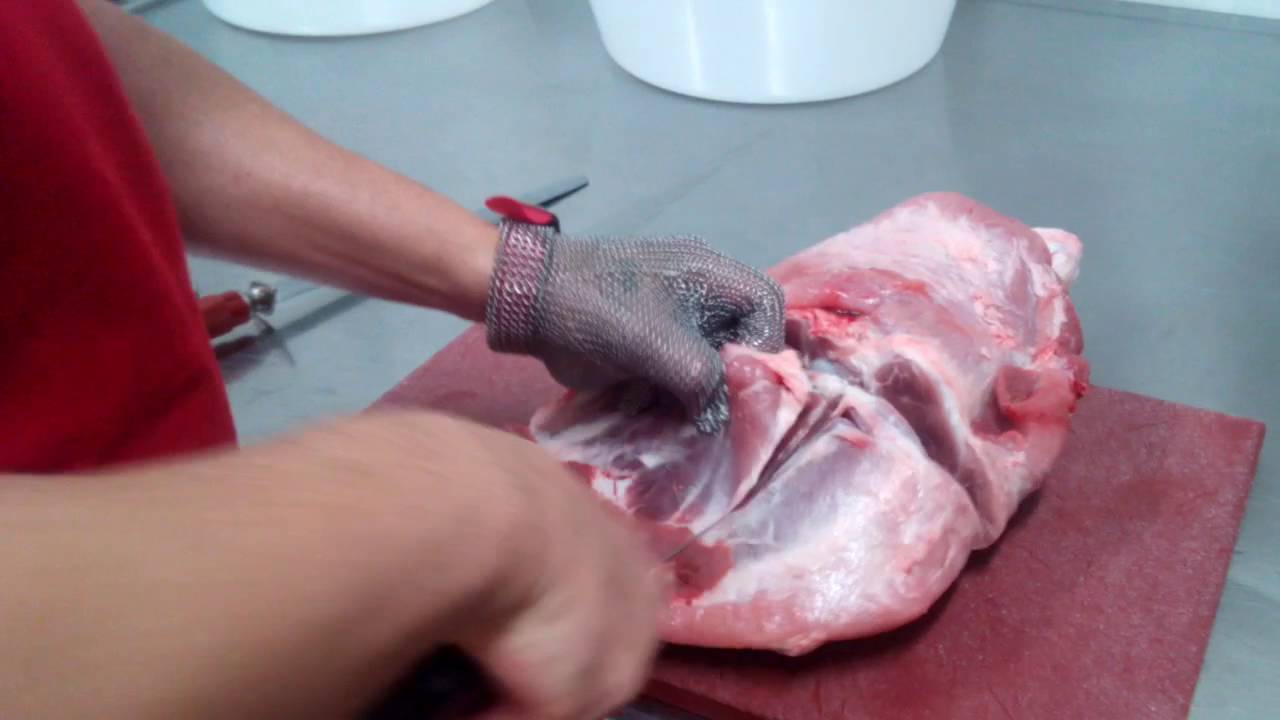 Deshuese de paletilla de cerdo