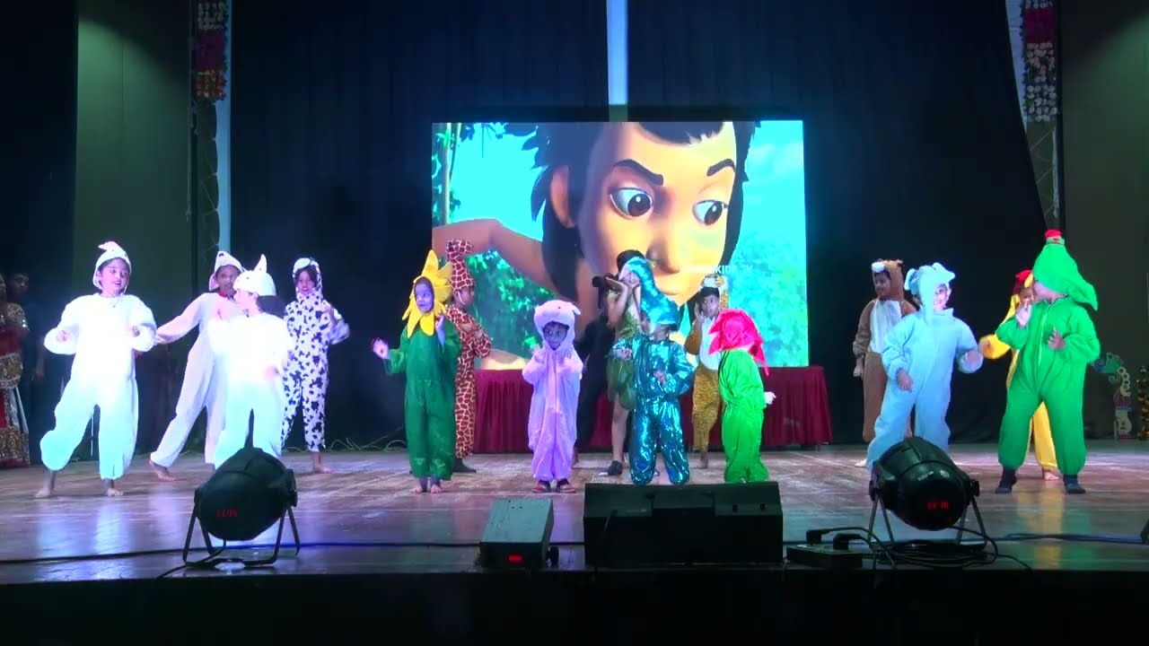 014 Jungle dance _jungle jungle pata chala hai...