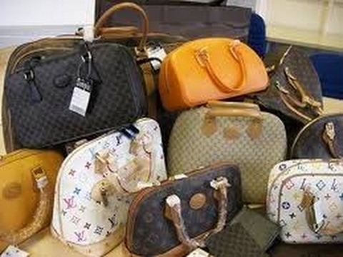 Reporter Goes Undercover To Buy A SUPER Fake High End Designer Handbag - YouTube