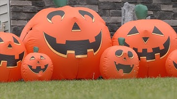 Boo! Plenty of spooky sights in Blaine as Halloween decor goes up