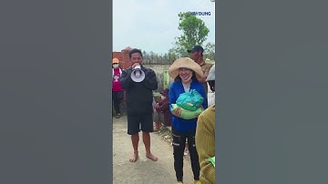 15 năm “đi từng ngõ, gõ từng nhà”, trưởng thôn nhớ tên 3.000 dân gây bão mạng | BXD