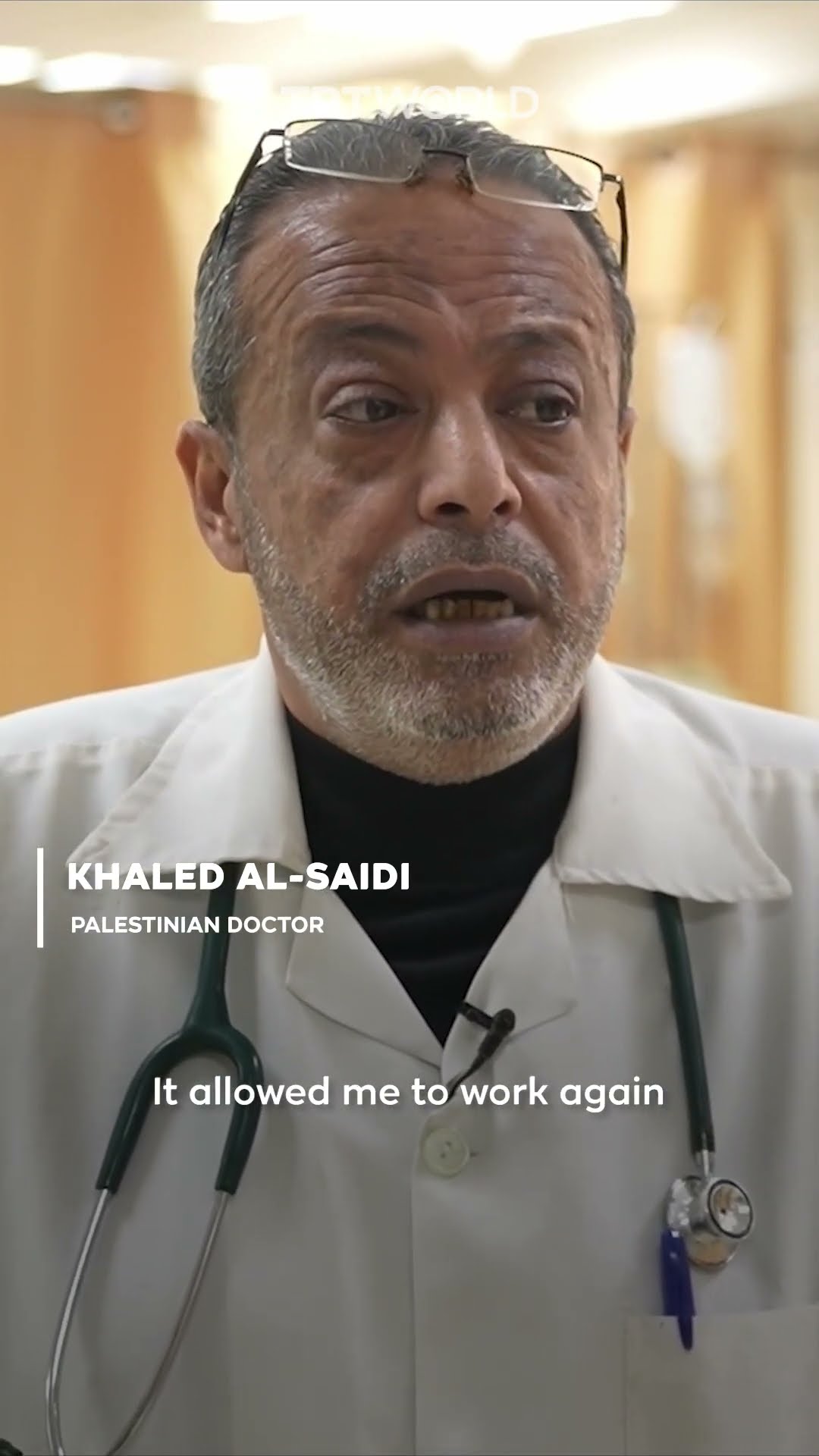 Palestinian doctor resumes work after losing leg in Israeli attack