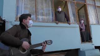 Metehan Büyük Babası Ve Anne Annesine Mini Konser Veriyor