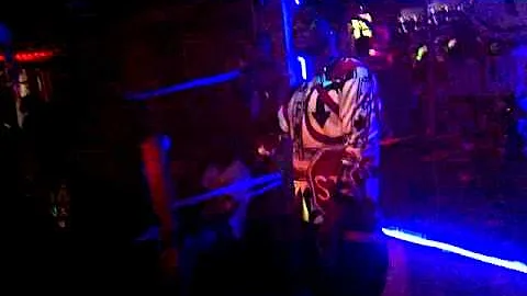 sandra keys entertains DeReal nightclub!