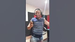 Jikijwa Maskandi Presenter playing THOLE Ndlangisa