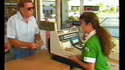 Quick Change Con Man..can you spot the scam.wmv