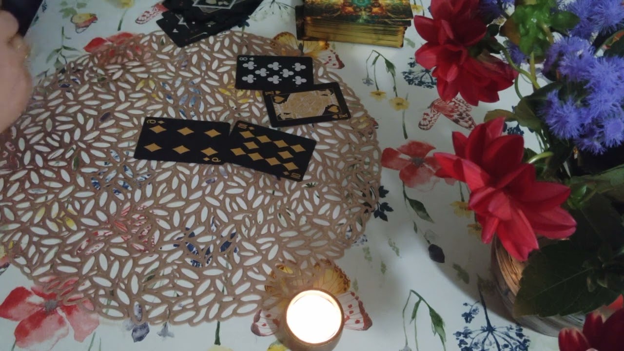 Крестовый думает, как вернуть Червовую даму.