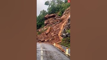 Lở núi, hơn 8.000 m3 đất đá chắn ngang quốc lộ #shorts #tin24h #tintuc