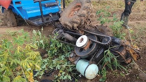 Xe công nông một câu chờ lúa đường sâu bị lật phai nhớ xe 2 cầu kéo về