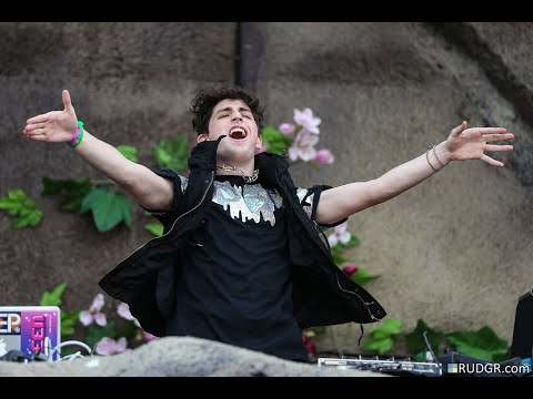 Porter Robinson | Tomorrowland 2013 - YouTube