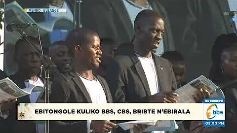 Kkwaaya y'ebitongole by'Obwakabaka ng'ekoloobya ennyimba z'Amazaalibwa