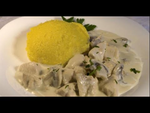 Chicken breast with mushrooms and sour cream