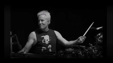 Foo Fighters with Josh Freese rehearsing "Rescued" from the upcoming album "But Here We Are"