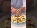 Ensalada con pera, huevo y aguacate