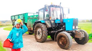 СИНИЙ ТРАКТОР сломался Анька помогает починить сломанный трактор  Синий трактор по полям едет