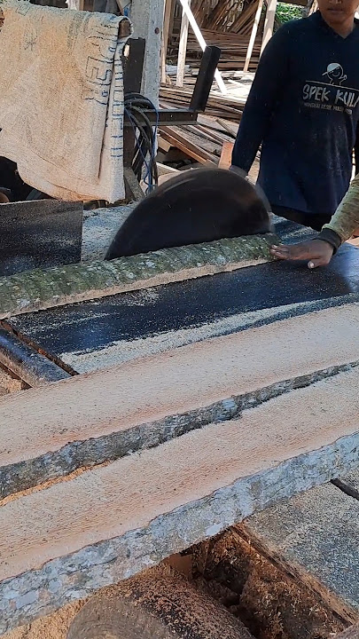 menggergaji sebitan kayu glugu #sawing #wood #serkelkayu