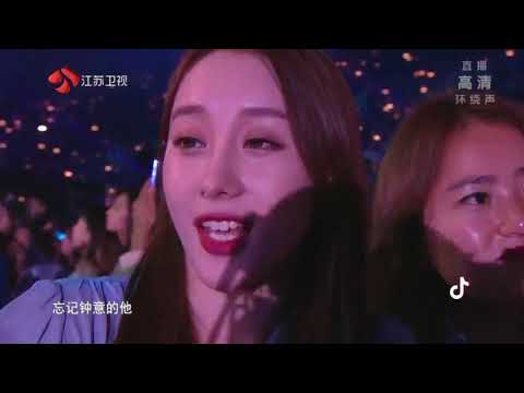 陳偉霆、寶石Gem《野狼disco》江蘇衛視跨年專場、陳偉霆连家屬都帶上了。多個BGM完整版。