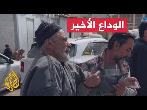 وداع مؤثر بين أب ونجله الشهيد بغارات الاحتلال على غزة