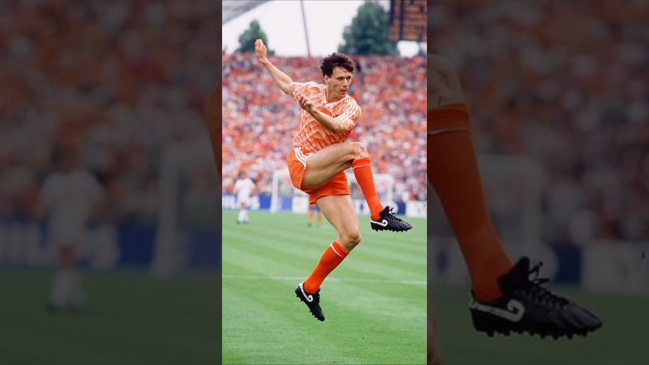 MARCO VAN BASTEN 🇳🇱 – GOAL VS SOVIET UNION (1988) - YouTube