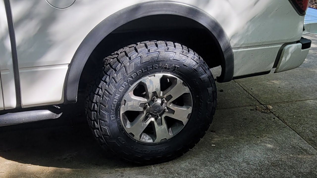Nitto Recon Grapplers 295 70r18 on stock rims 2in level - YouTube