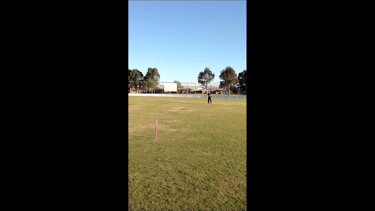 Nathan Sowter bowling