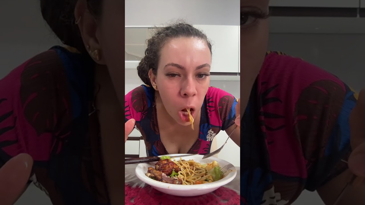 Hoje vou comer um macarrão com sardinha na casa da minha comadre