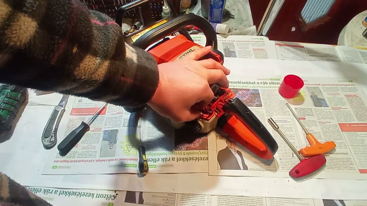 Láncfűrész fullad a fában...