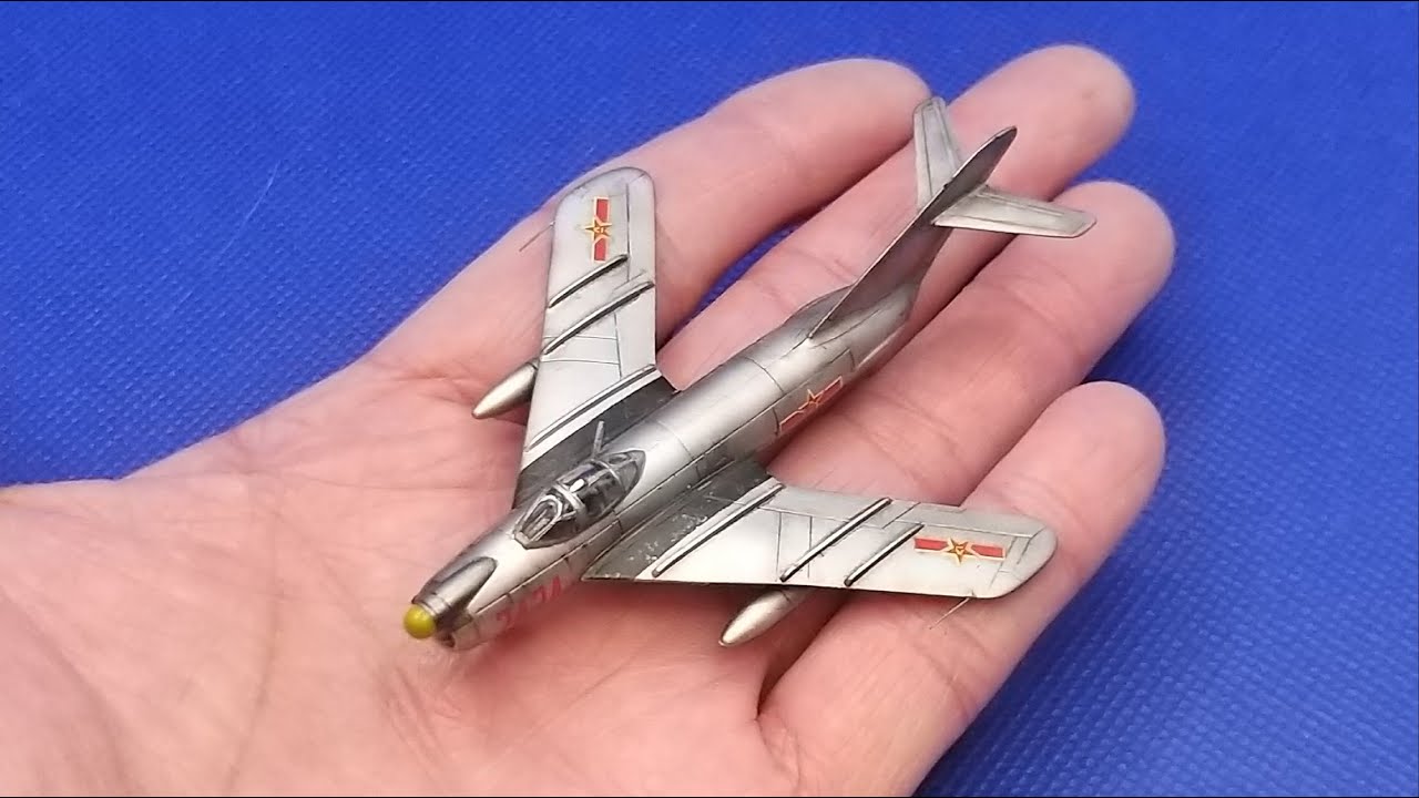 航空機・ヘリコプター MiG-17F 1:144 2 航空機・ヘリコプター MiG-17F 1:144 2 MiG-17 PF, Attack Hobby