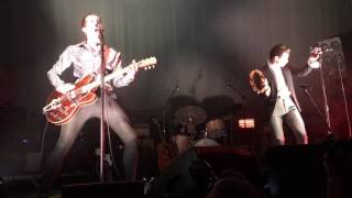 The Last Shadow Puppets - Used To Be My Girl live @ Olympia (Dublin 25 may 2016)