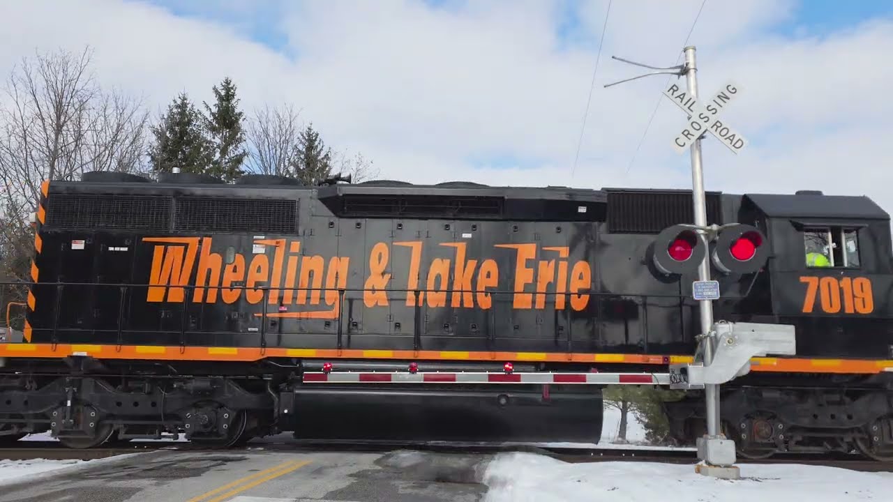 W&LE 7019 Leads Local East | Phillips Rd. Railroad Crossing, Lafayette, OH