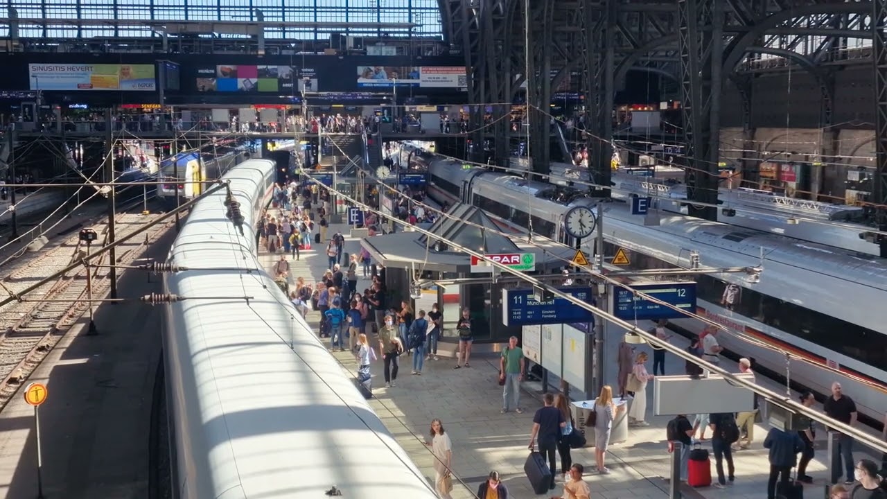 8K . Samsung Galaxy S22 Ultra Test. Hamburg 9-Euro-Ticket und Feiertag: Volle Gleise und Züge