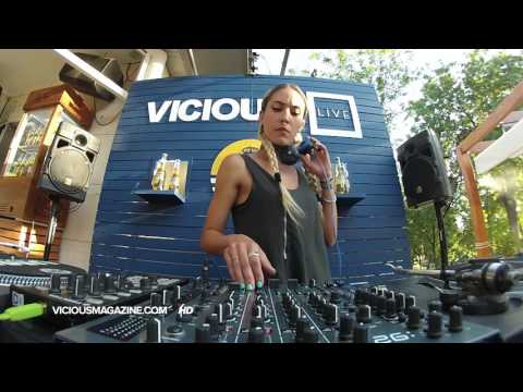 Davide Squillace e Indira Paganotto - Vicious Live @ www.viciouslive.com