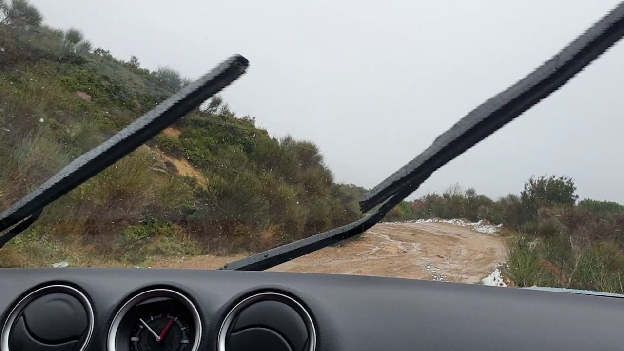 Suzuki Vitara off-road Penteli mountain