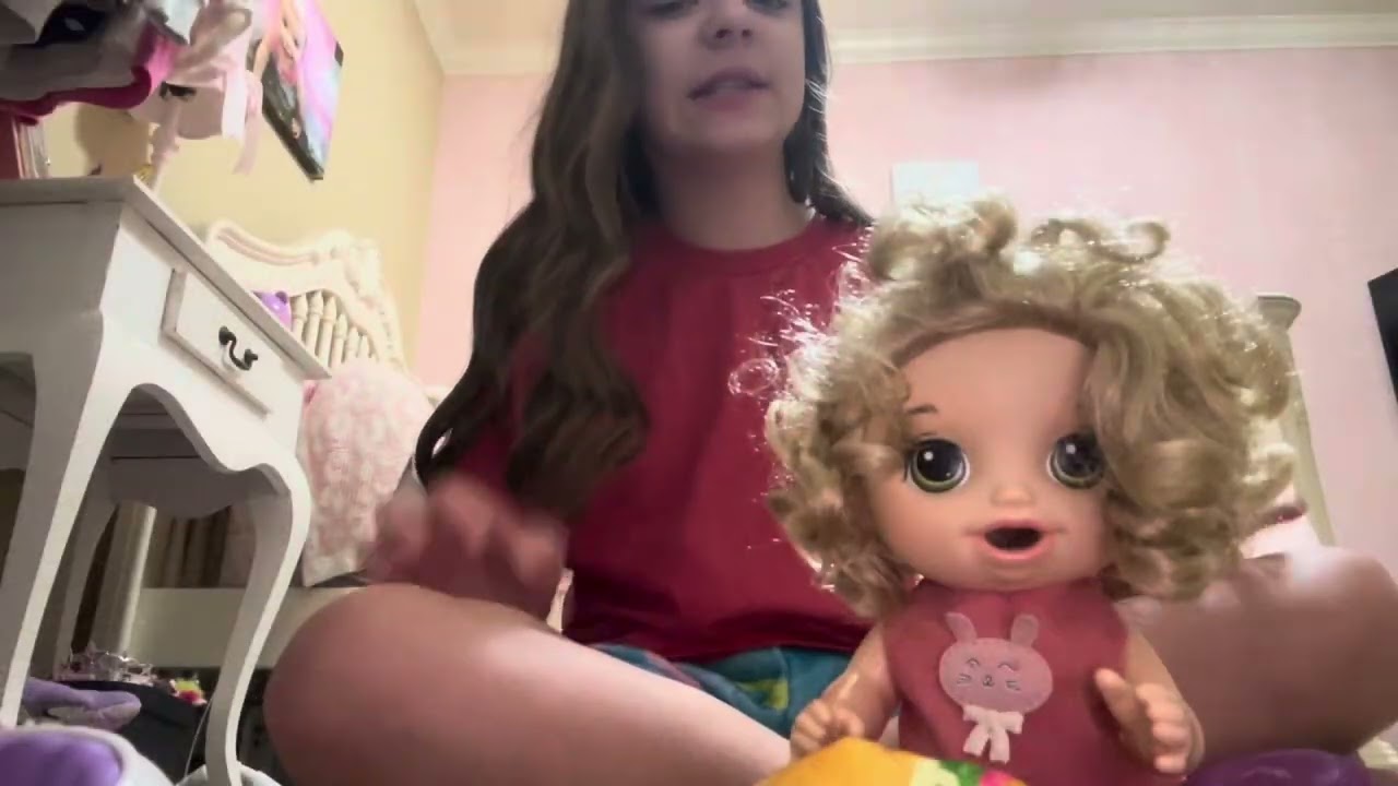 Мы с Эбигейл обмениваемся своими фиджетами ￼🥰