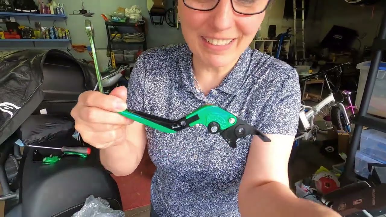 🔧 Paula’s First Time Fixing Her Bike…  Kawasaki Versys-X 300 Brake & Clutch Lever Swap
